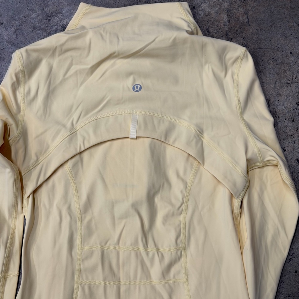 Lululemon Define Jacket and Leggings Set Buttercream (Sz 6) - Picture 3 of 4